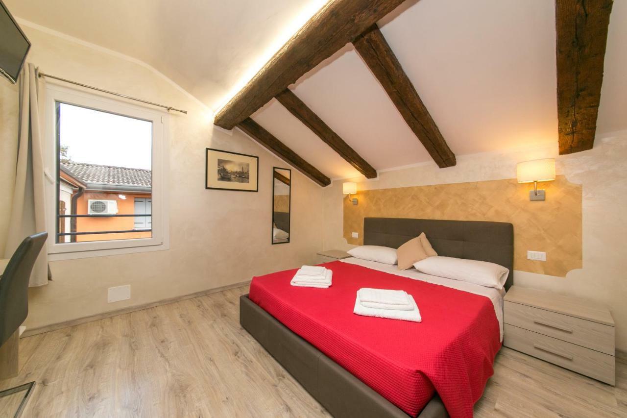 מסטרה Red Lion Guest House מראה חיצוני תמונה