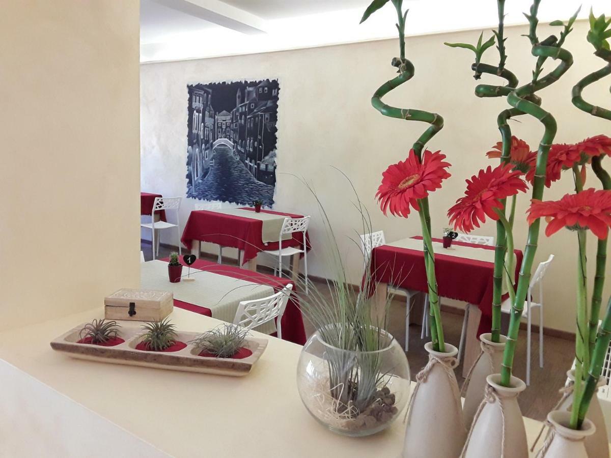 מסטרה Red Lion Guest House מראה חיצוני תמונה