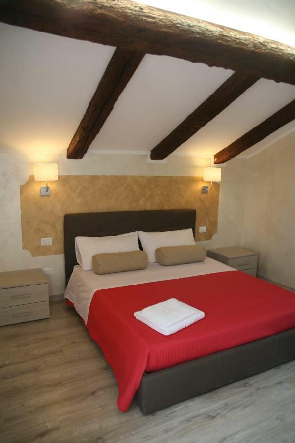 מסטרה Red Lion Guest House מראה חיצוני תמונה
